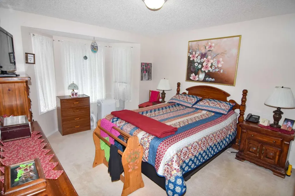 33 Strathmore Lakes Bay Strathmore AB T1P 1L8