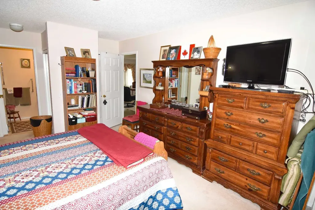 33 Strathmore Lakes Bay Strathmore AB T1P 1L8