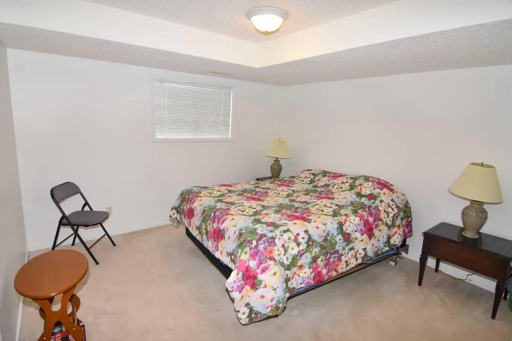 33 Strathmore Lakes Bay Strathmore AB T1P 1L8