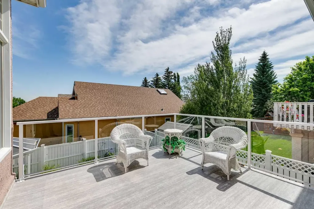 38 Edgevalley Manor NW Calgary AB T3A 5E1