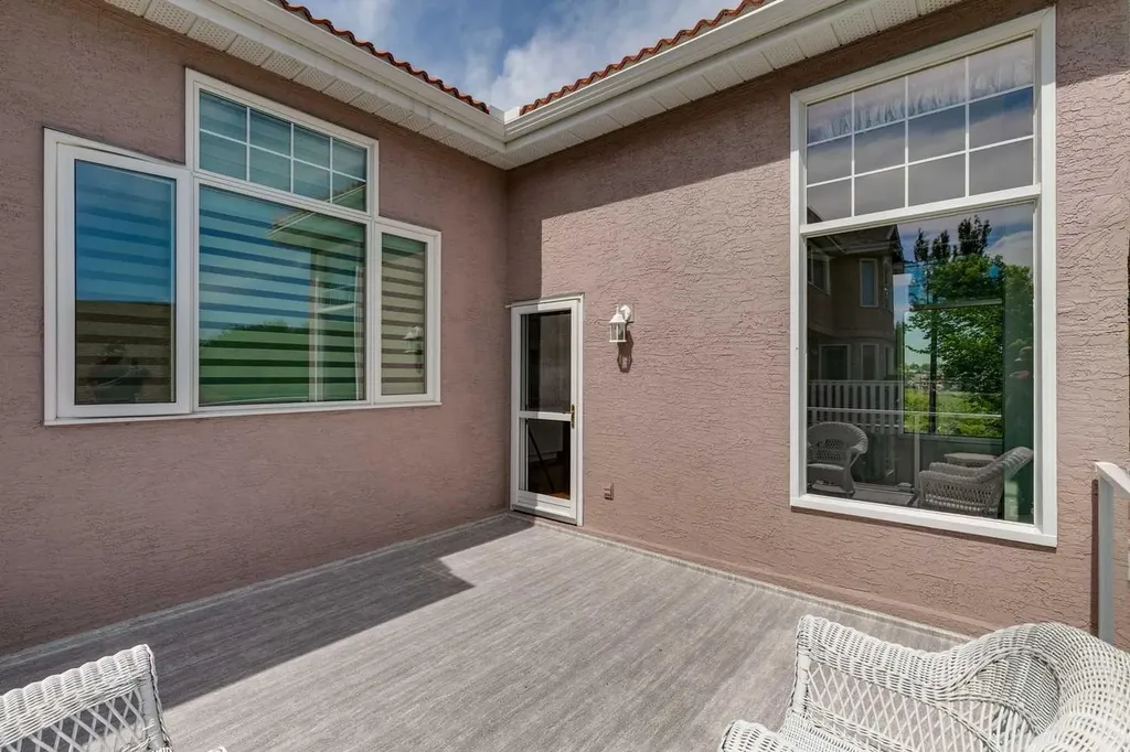 38 Edgevalley Manor NW Calgary AB T3A 5E1