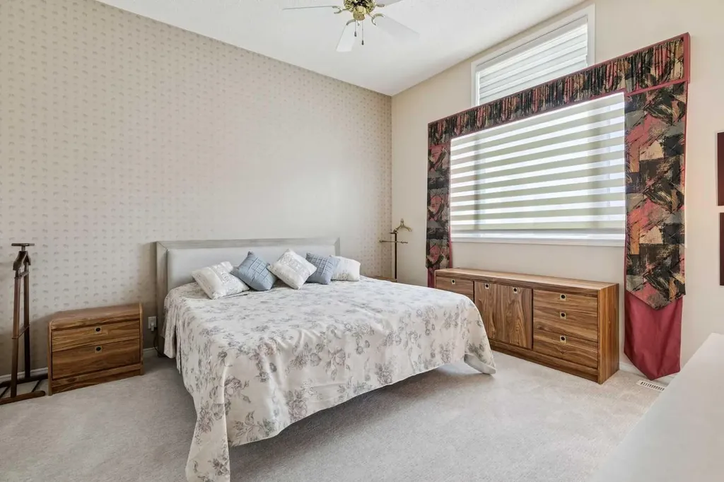 38 Edgevalley Manor NW Calgary AB T3A 5E1