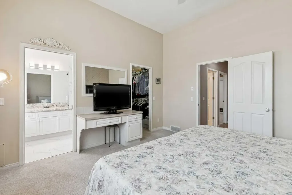 38 Edgevalley Manor NW Calgary AB T3A 5E1