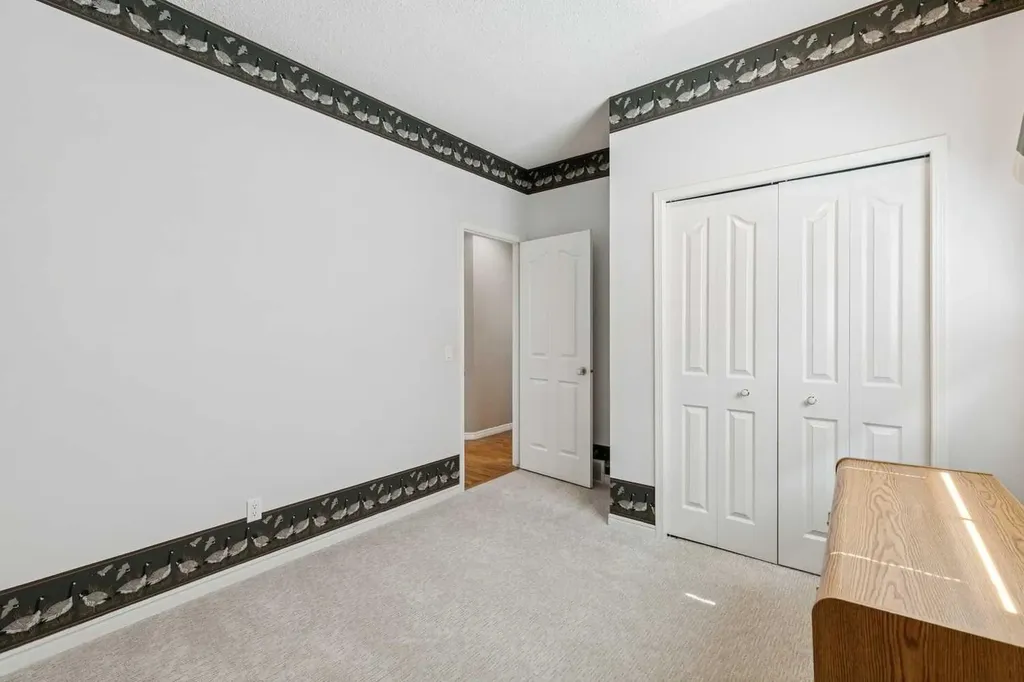 38 Edgevalley Manor NW Calgary AB T3A 5E1