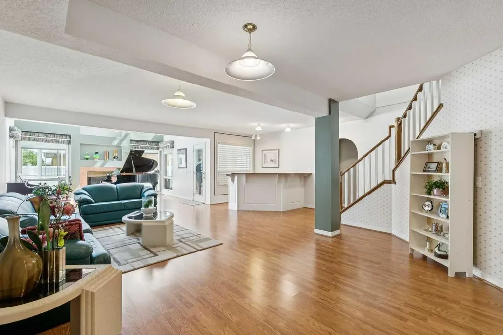 38 Edgevalley Manor NW Calgary AB T3A 5E1