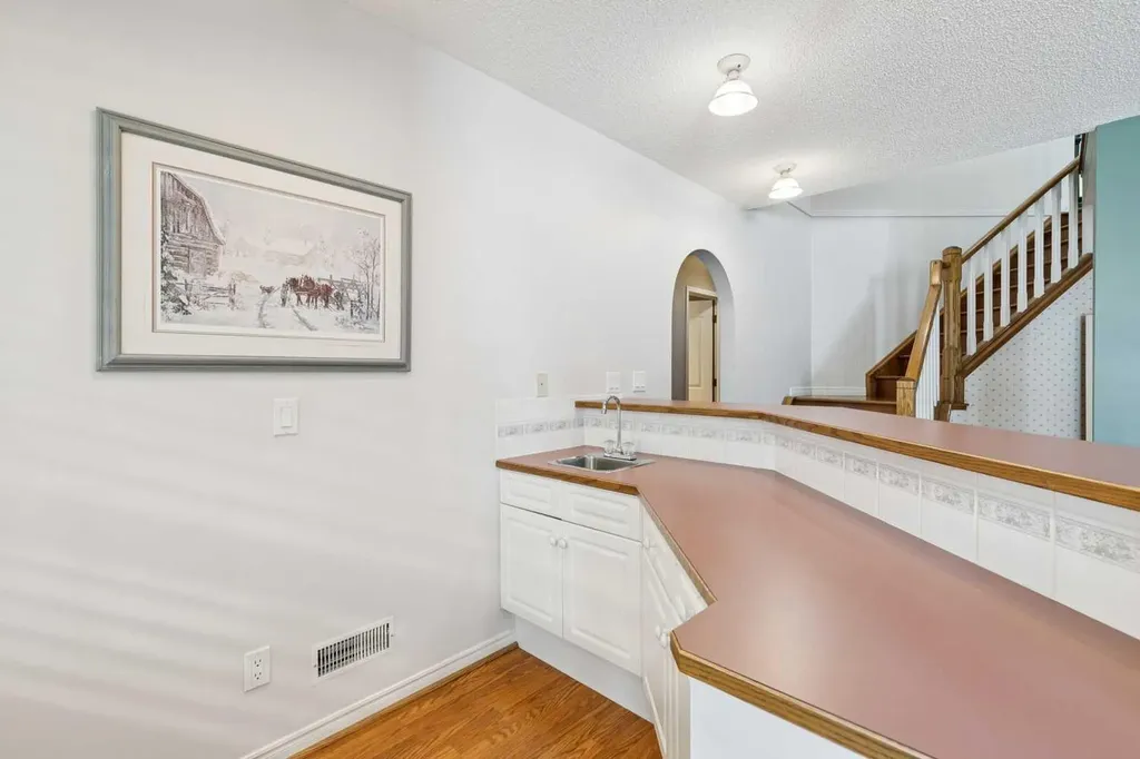 38 Edgevalley Manor NW Calgary AB T3A 5E1
