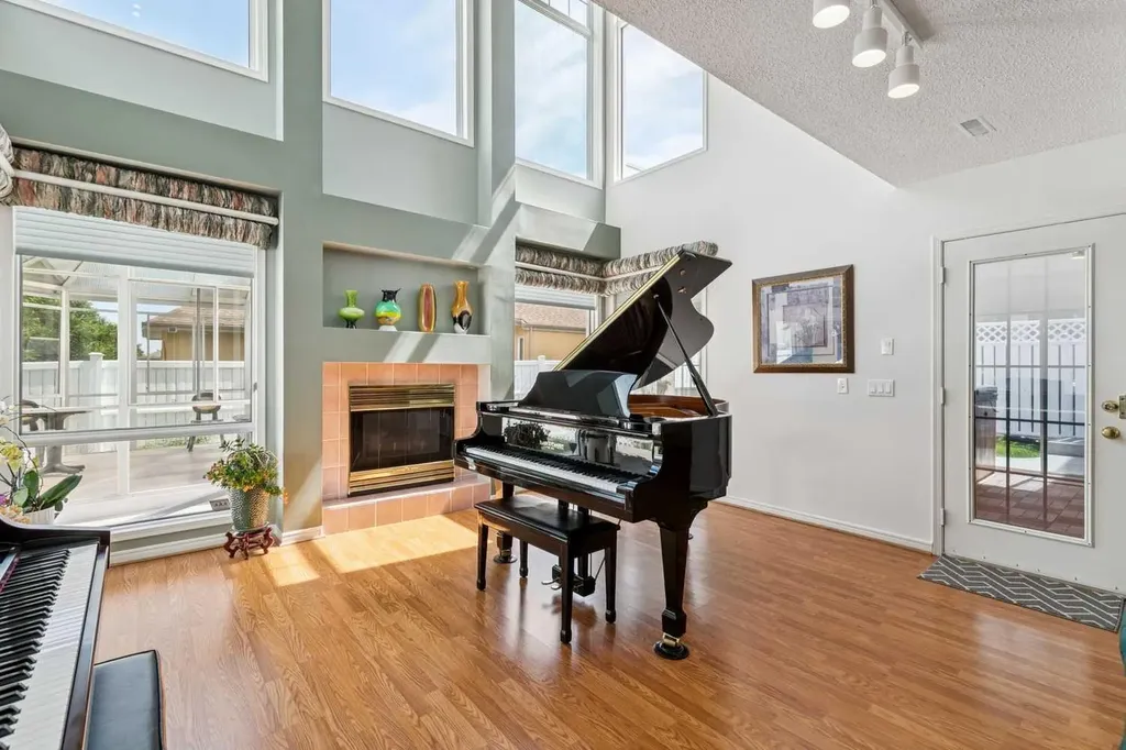 38 Edgevalley Manor NW Calgary AB T3A 5E1