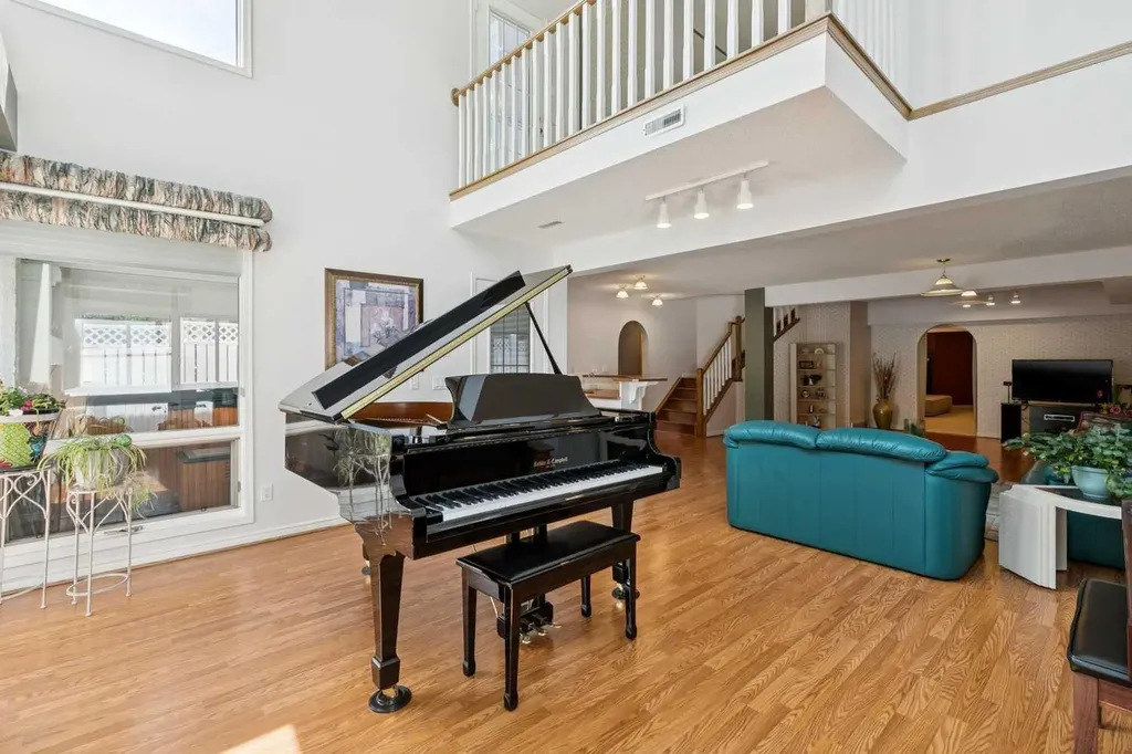 38 Edgevalley Manor NW Calgary AB T3A 5E1