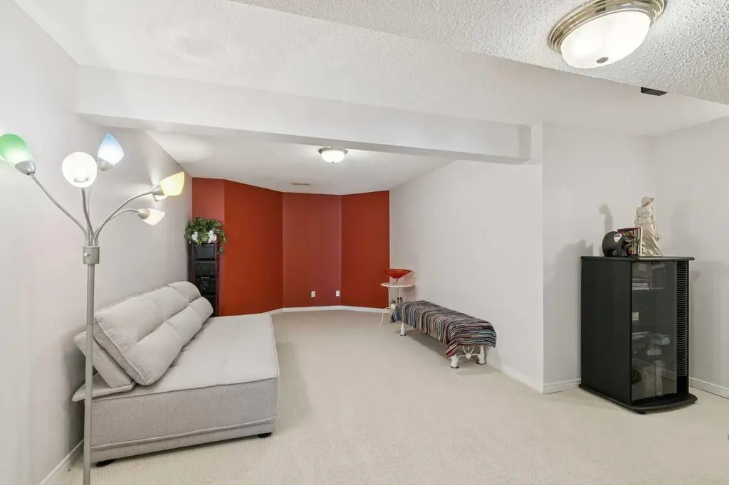 38 Edgevalley Manor NW Calgary AB T3A 5E1