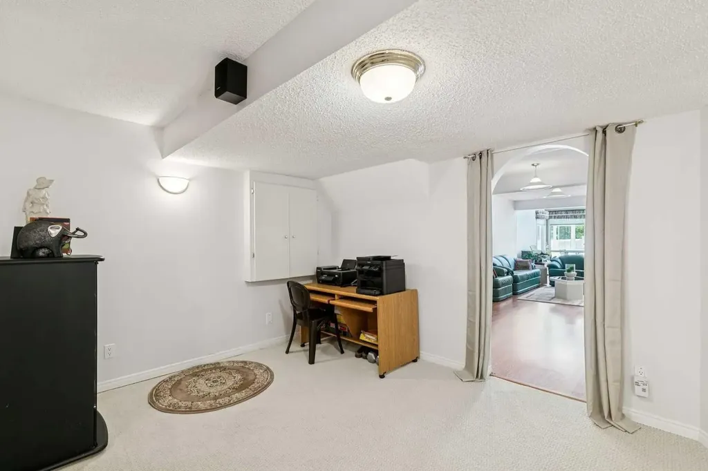 38 Edgevalley Manor NW Calgary AB T3A 5E1