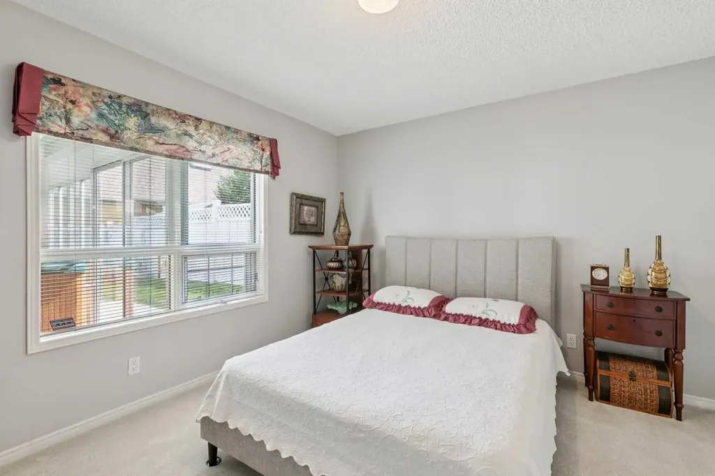 38 Edgevalley Manor NW Calgary AB T3A 5E1