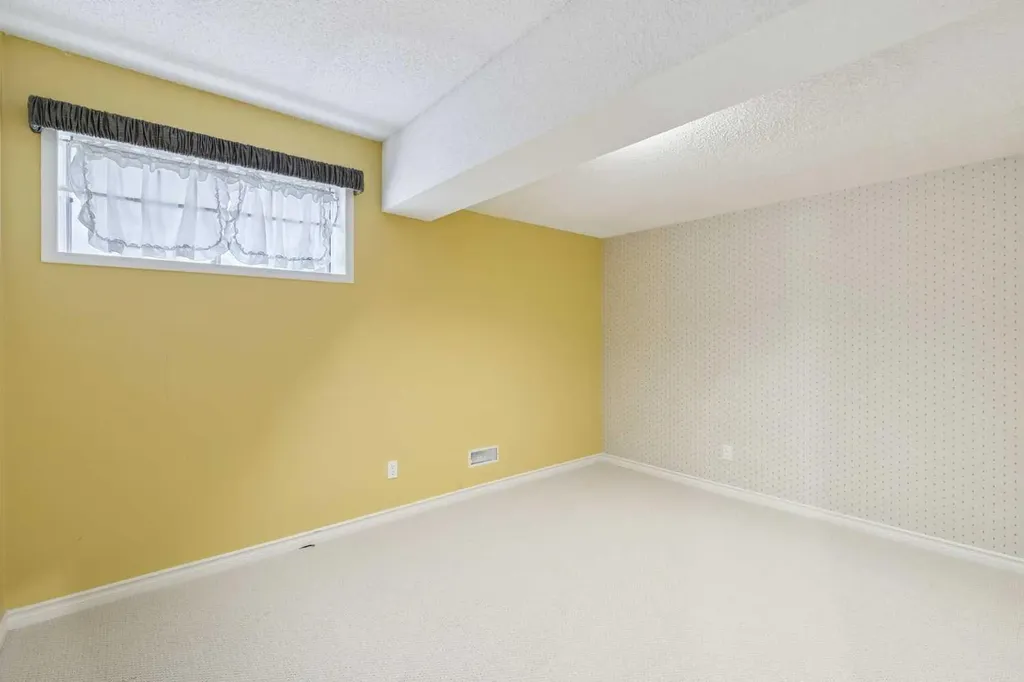 38 Edgevalley Manor NW Calgary AB T3A 5E1