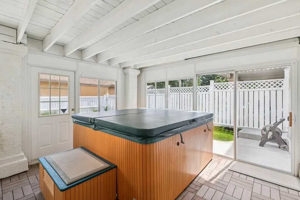 38 Edgevalley Manor NW Calgary AB T3A 5E1