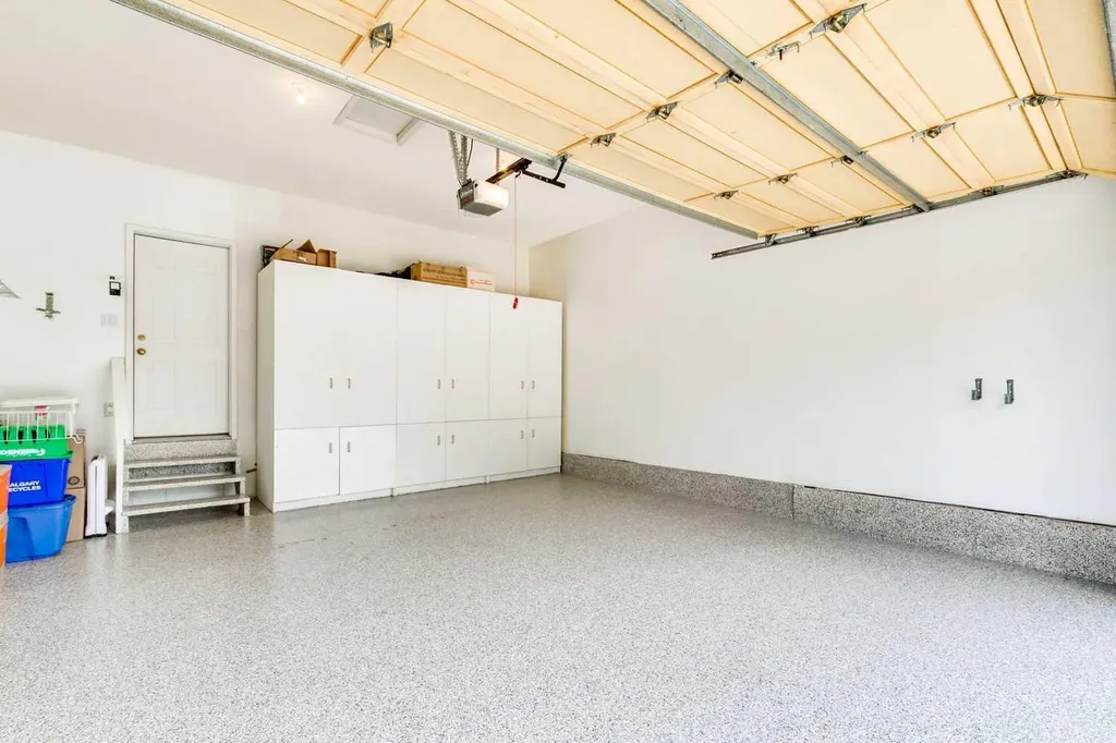 38 Edgevalley Manor NW Calgary AB T3A 5E1