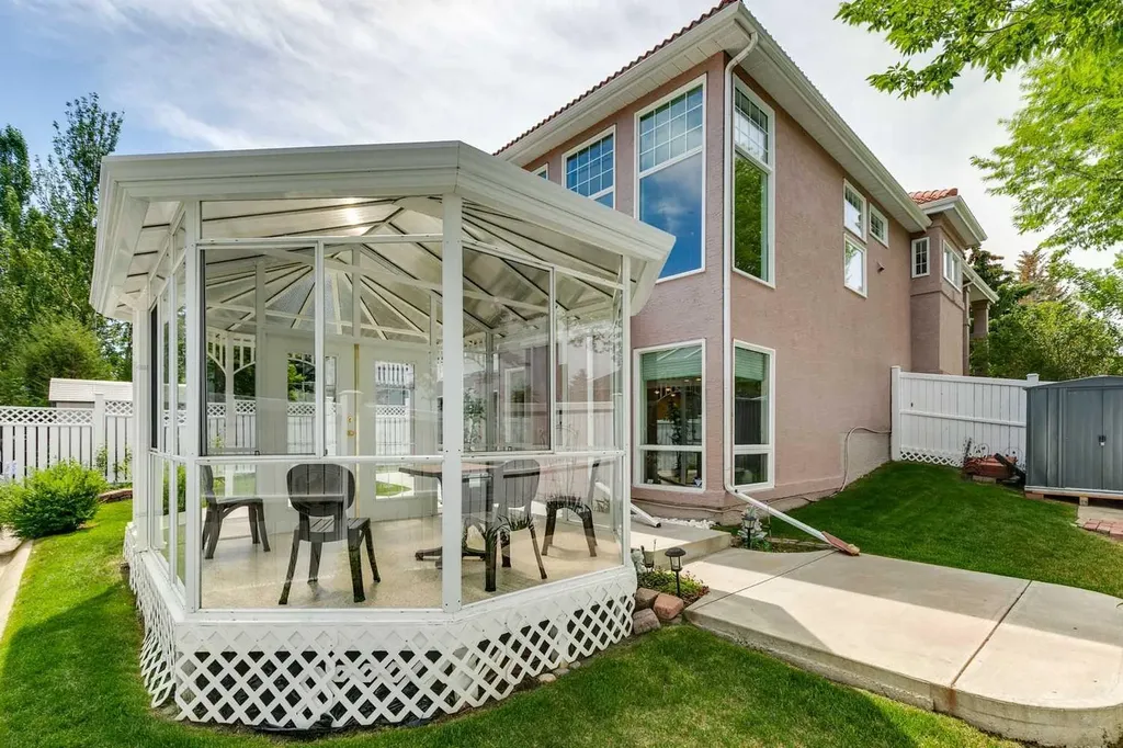 38 Edgevalley Manor NW Calgary AB T3A 5E1