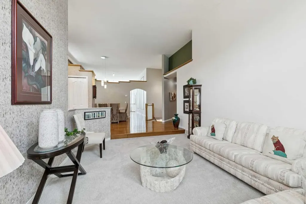 38 Edgevalley Manor NW Calgary AB T3A 5E1