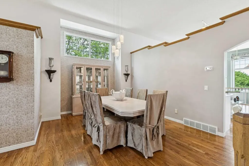 38 Edgevalley Manor NW Calgary AB T3A 5E1