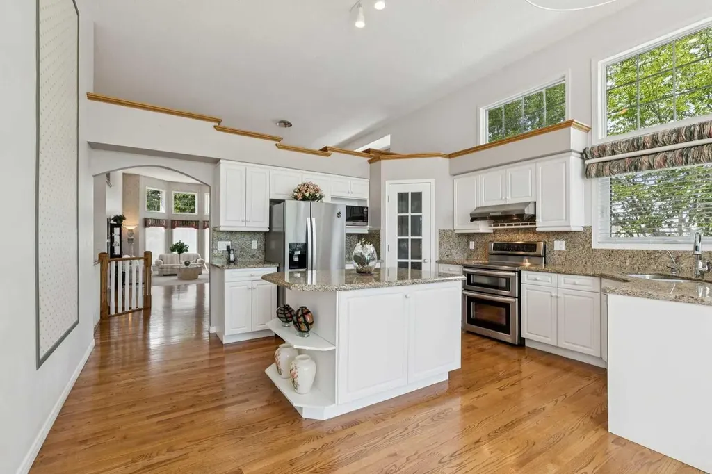 38 Edgevalley Manor NW Calgary AB T3A 5E1
