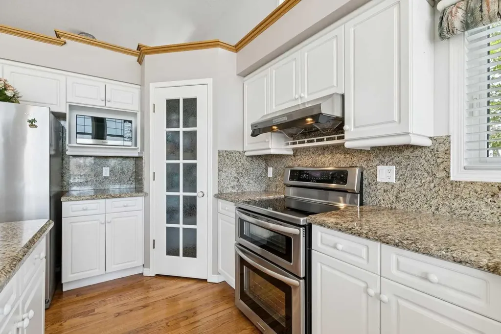 38 Edgevalley Manor NW Calgary AB T3A 5E1