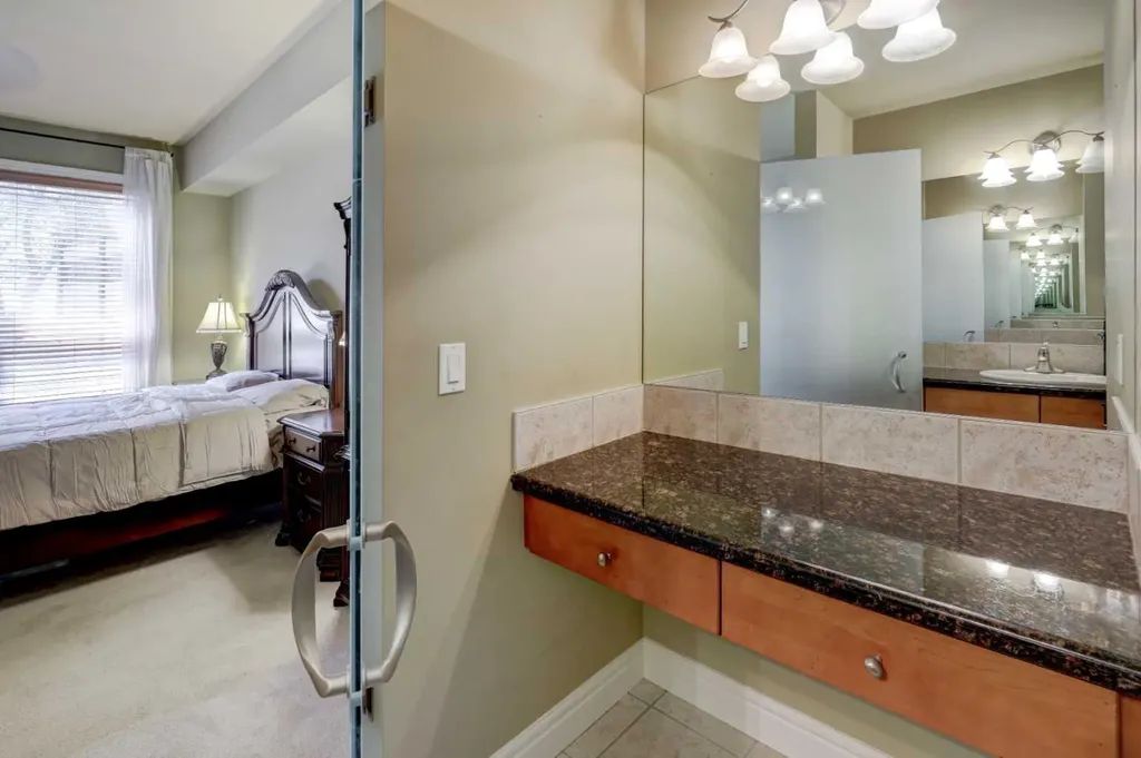 11642 Valley Ridge Park NW Calgary AB T3B 5Z5