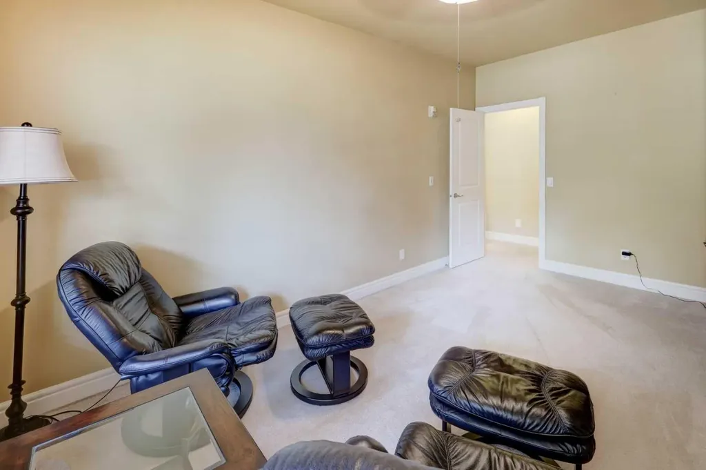 11642 Valley Ridge Park NW Calgary AB T3B 5Z5