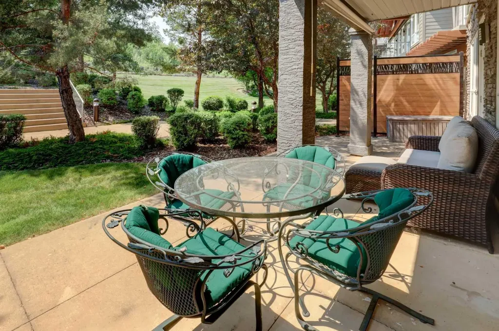 11642 Valley Ridge Park NW Calgary AB T3B 5Z5