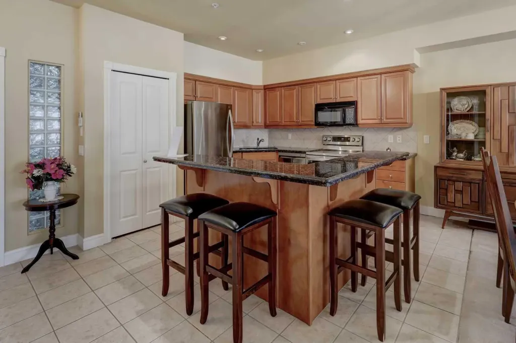 11642 Valley Ridge Park NW Calgary AB T3B 5Z5