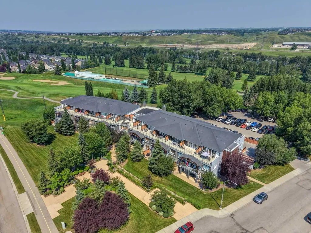 11642 Valley Ridge Park NW Calgary AB T3B 5Z5