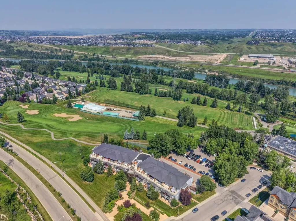 11642 Valley Ridge Park NW Calgary AB T3B 5Z5