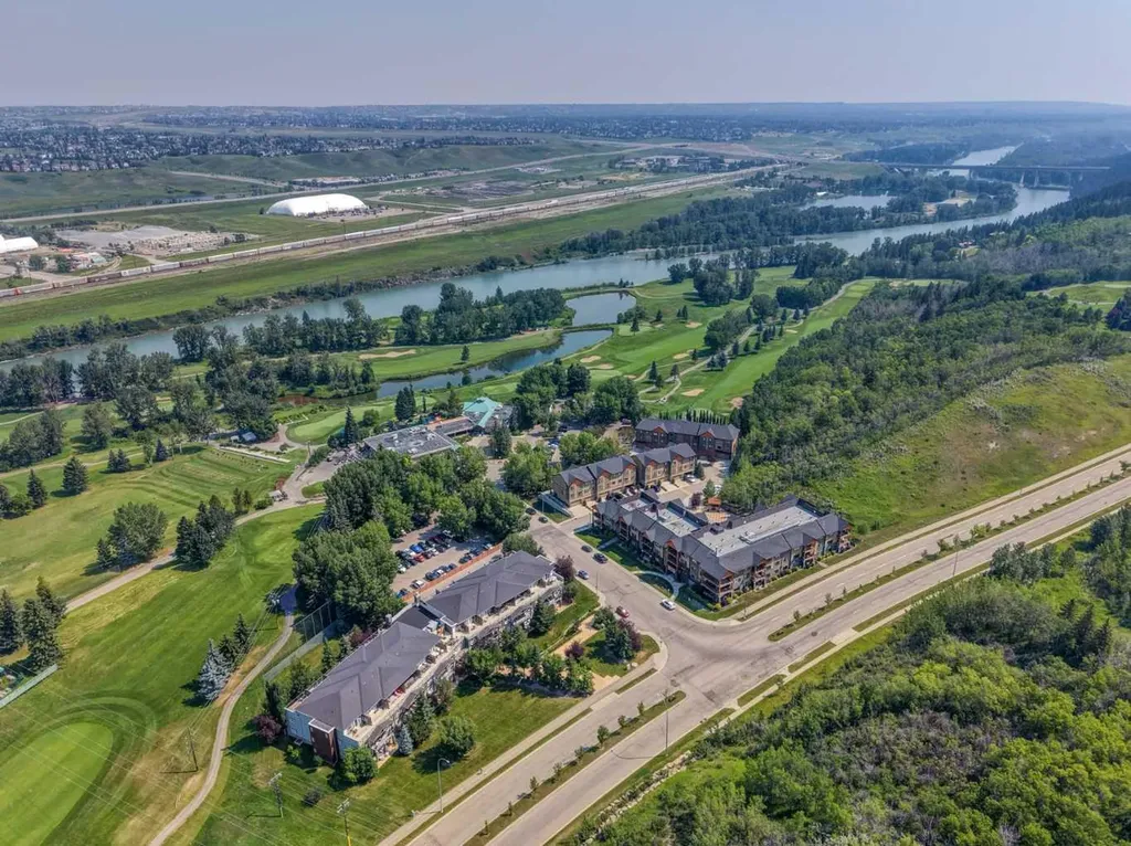 11642 Valley Ridge Park NW Calgary AB T3B 5Z5