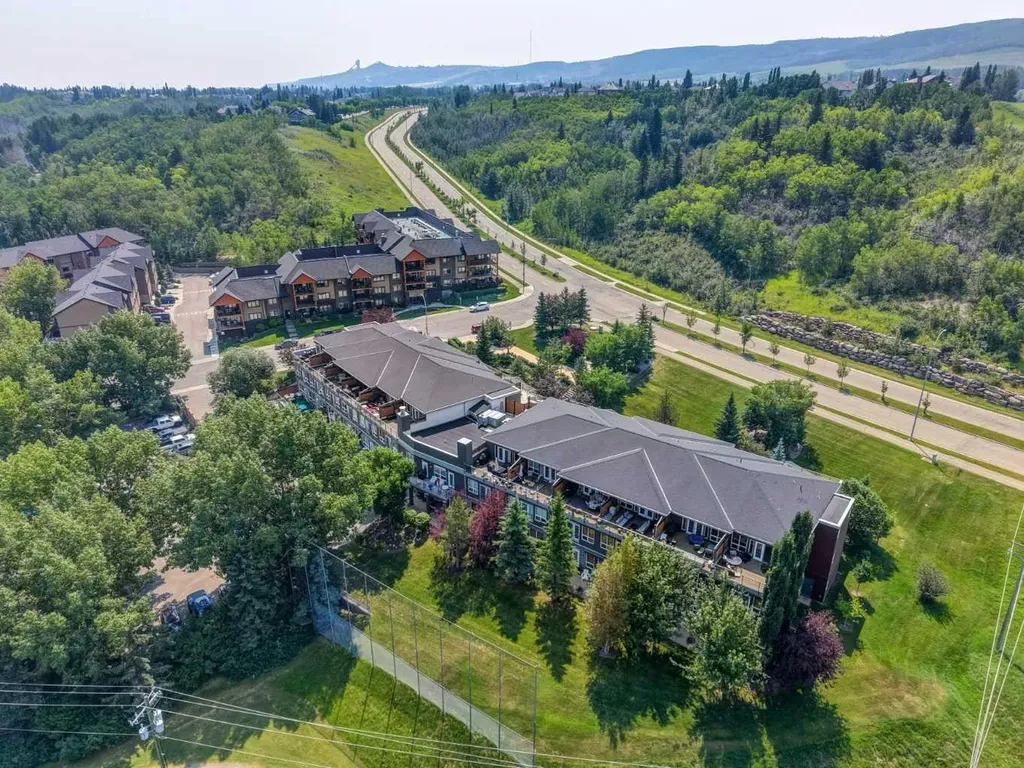 11642 Valley Ridge Park NW Calgary AB T3B 5Z5