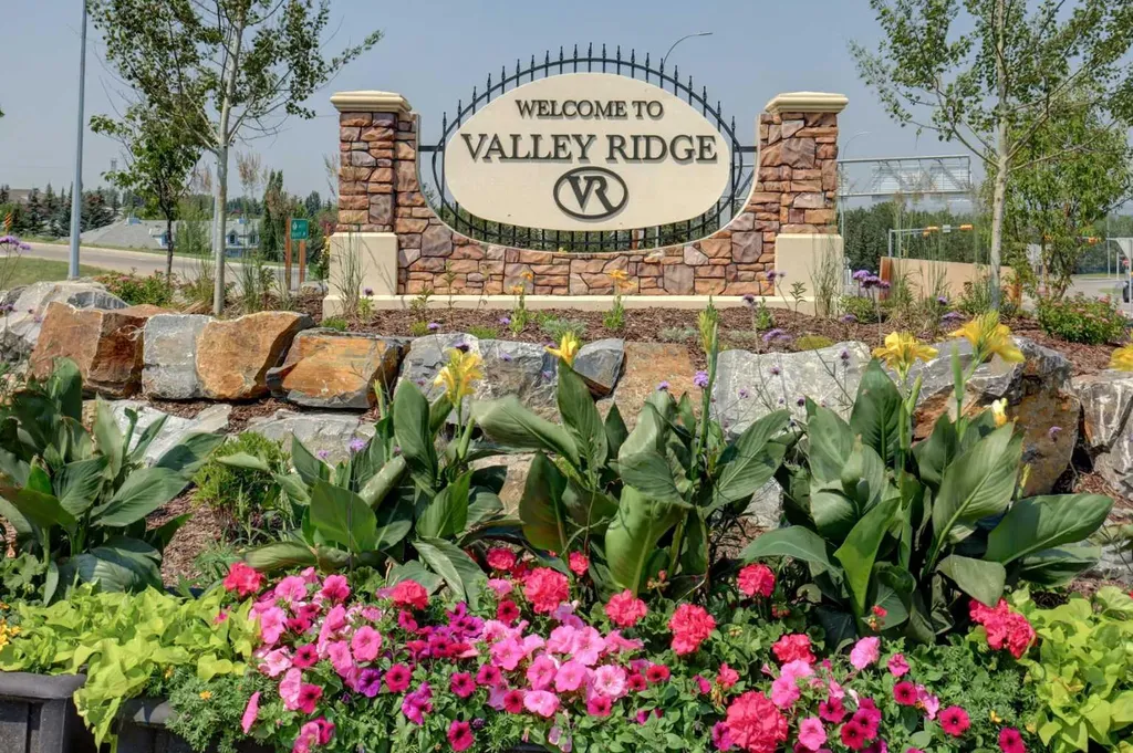 11642 Valley Ridge Park NW Calgary AB T3B 5Z5