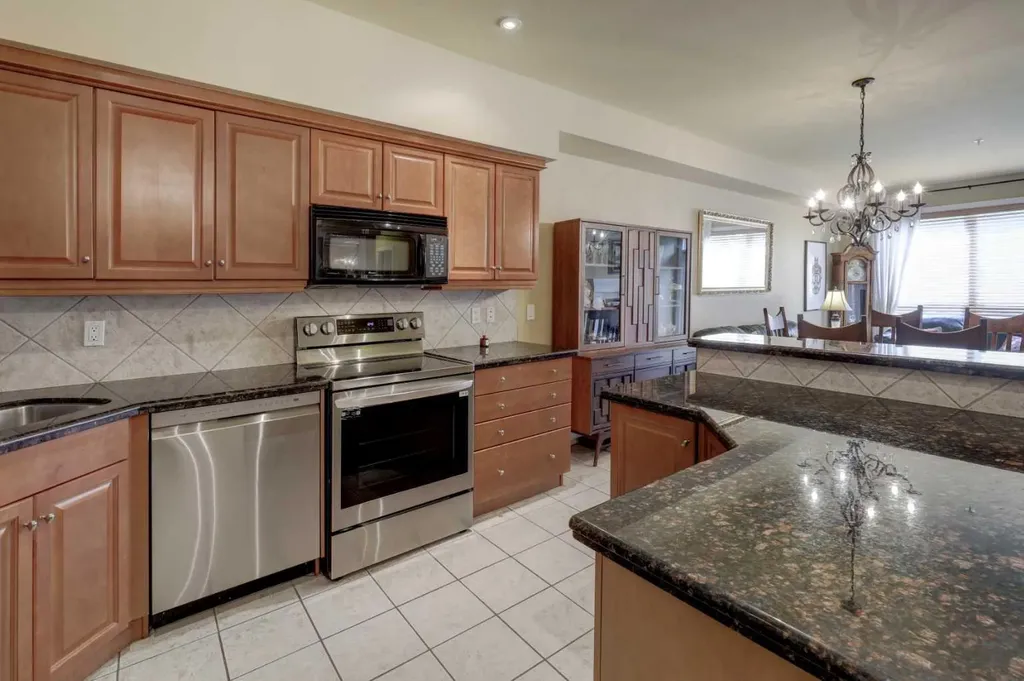 11642 Valley Ridge Park NW Calgary AB T3B 5Z5