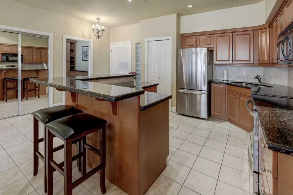 11642 Valley Ridge Park NW Calgary AB T3B 5Z5