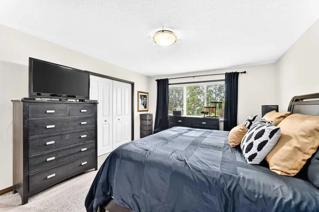 188 Hawkmere Way Chestermere AB T1X 0C9