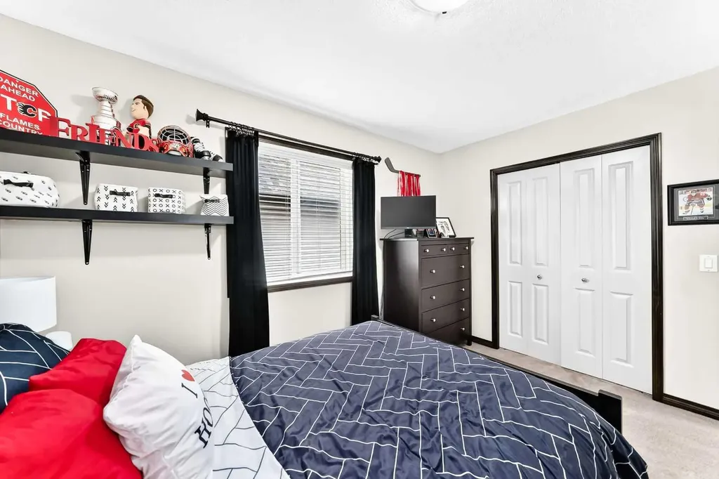 188 Hawkmere Way Chestermere AB T1X 0C9