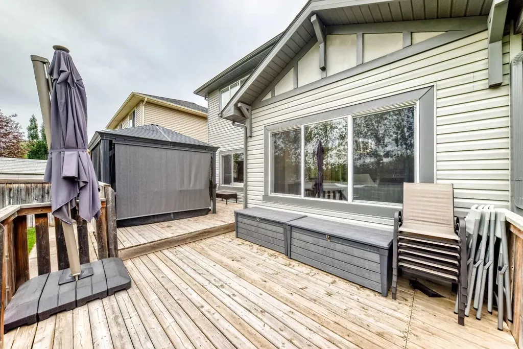 188 Hawkmere Way Chestermere AB T1X 0C9
