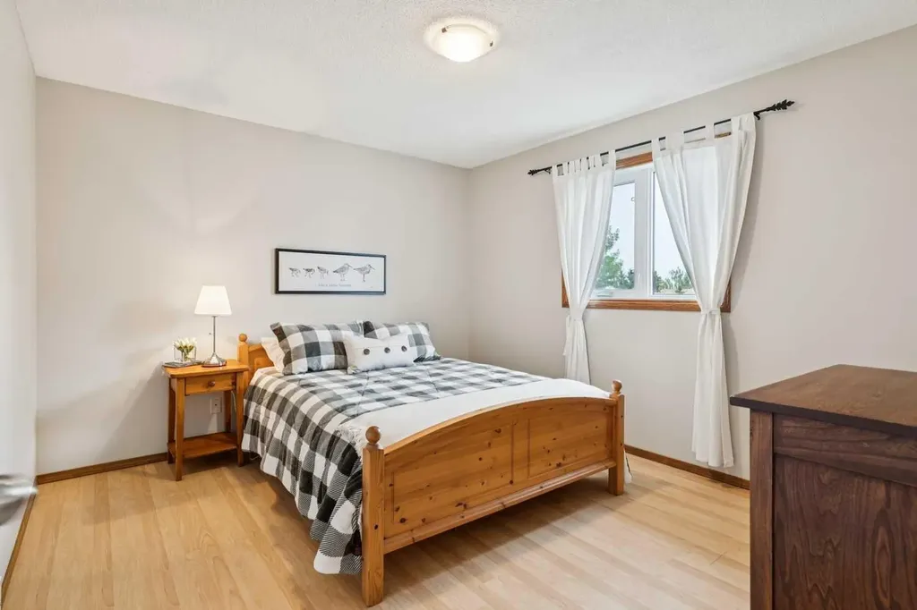 410 Millrise Drive SW Calgary AB T2Y2W5