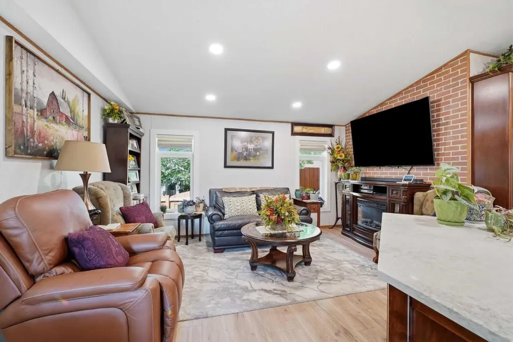 113 Lindgren Street Ferintosh AB T0B1M0