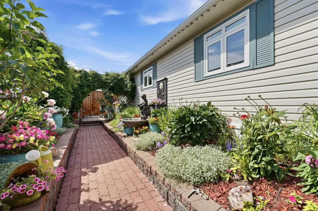 113 Lindgren Street Ferintosh AB T0B1M0