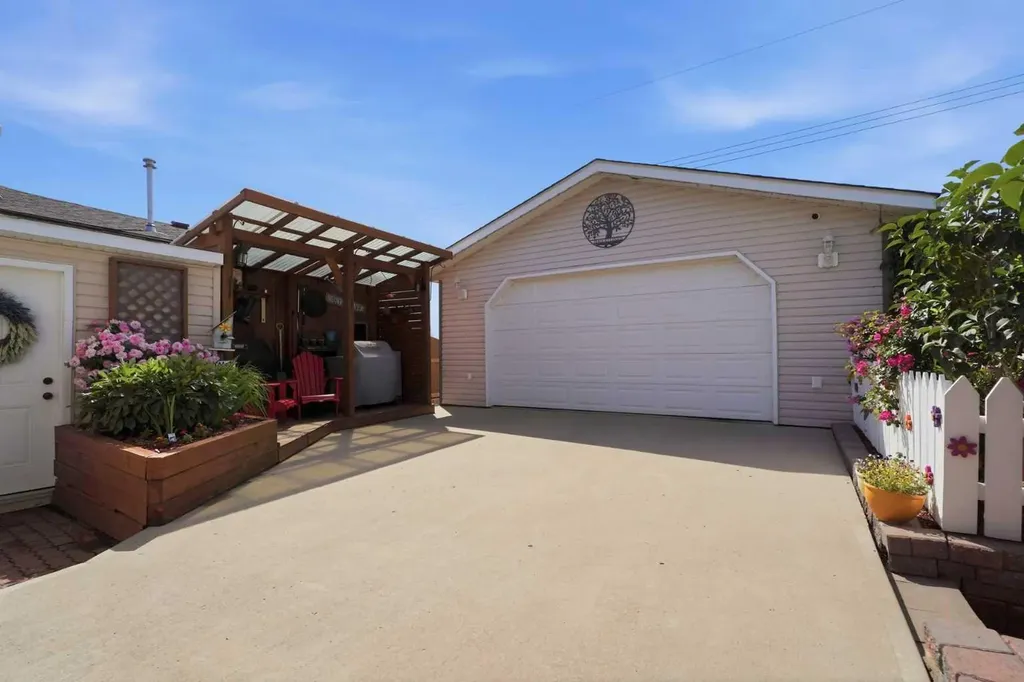 113 Lindgren Street Ferintosh AB T0B1M0