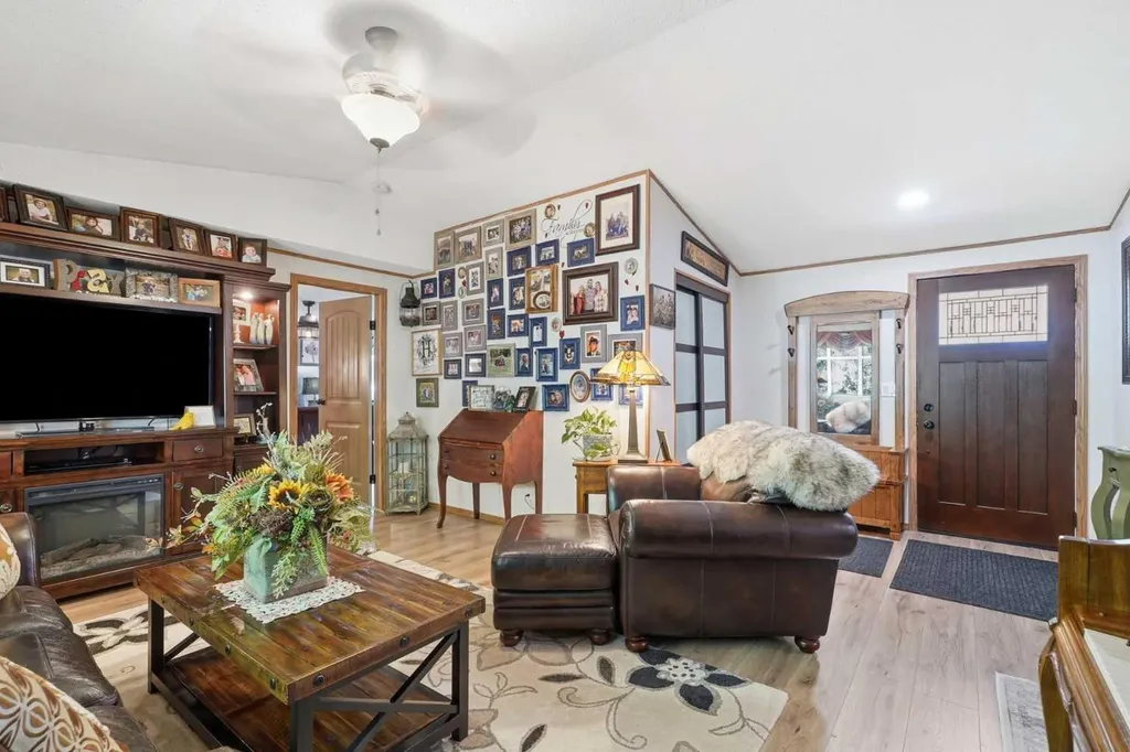 113 Lindgren Street Ferintosh AB T0B1M0