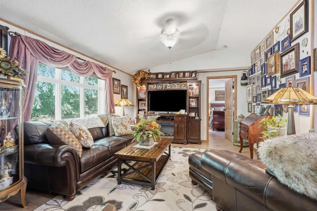 113 Lindgren Street Ferintosh AB T0B1M0