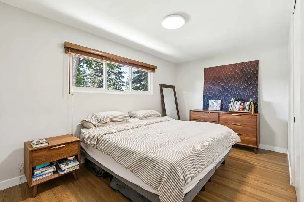 117 Chinook Drive SW Calgary AB T2V 2P8