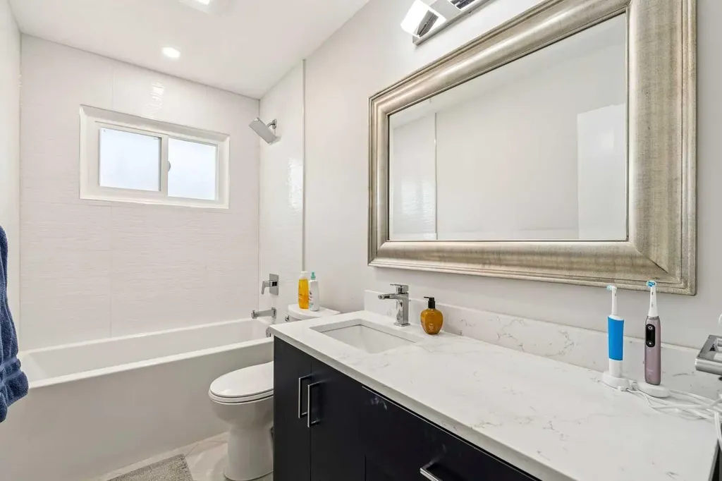 117 Chinook Drive SW Calgary AB T2V 2P8