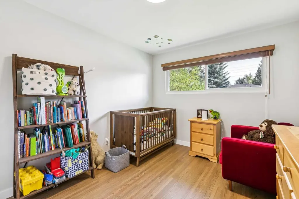 117 Chinook Drive SW Calgary AB T2V 2P8