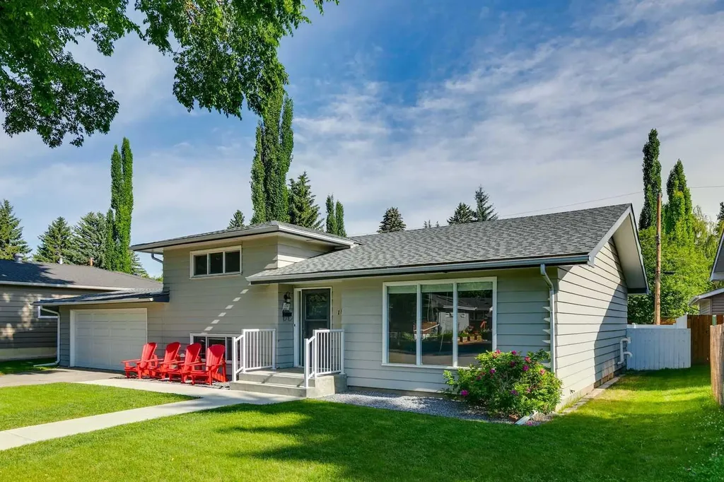 117 Chinook Drive SW Calgary AB T2V 2P8