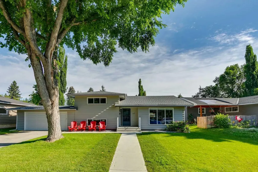 117 Chinook Drive SW Calgary AB T2V 2P8