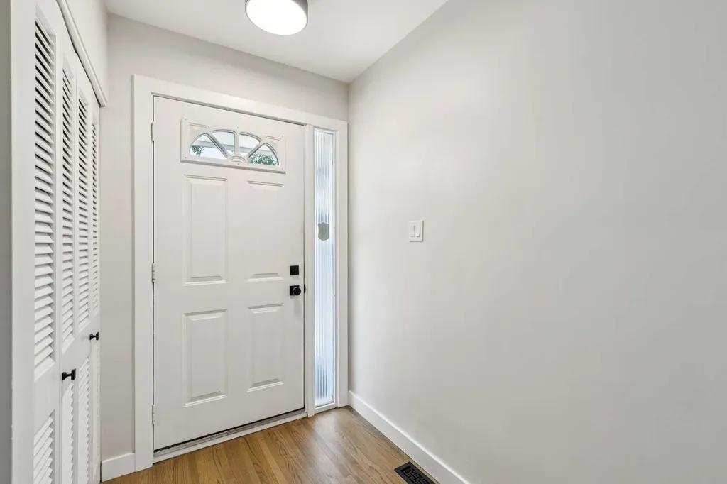 117 Chinook Drive SW Calgary AB T2V 2P8