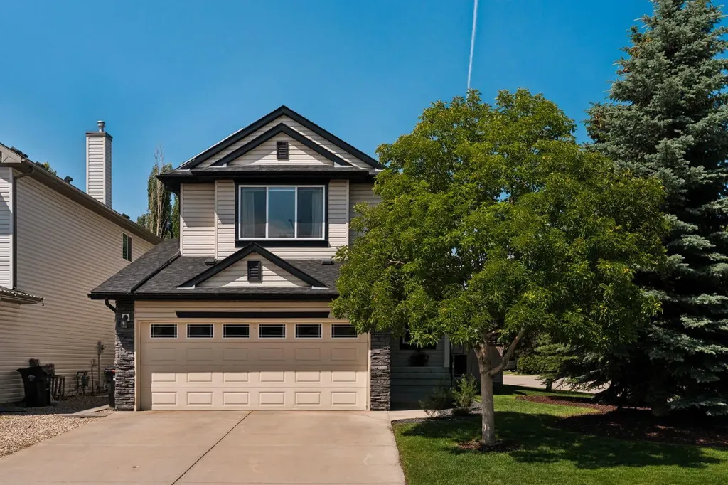 36 Cranfield Manor SE Calgary AB T3M 1K6